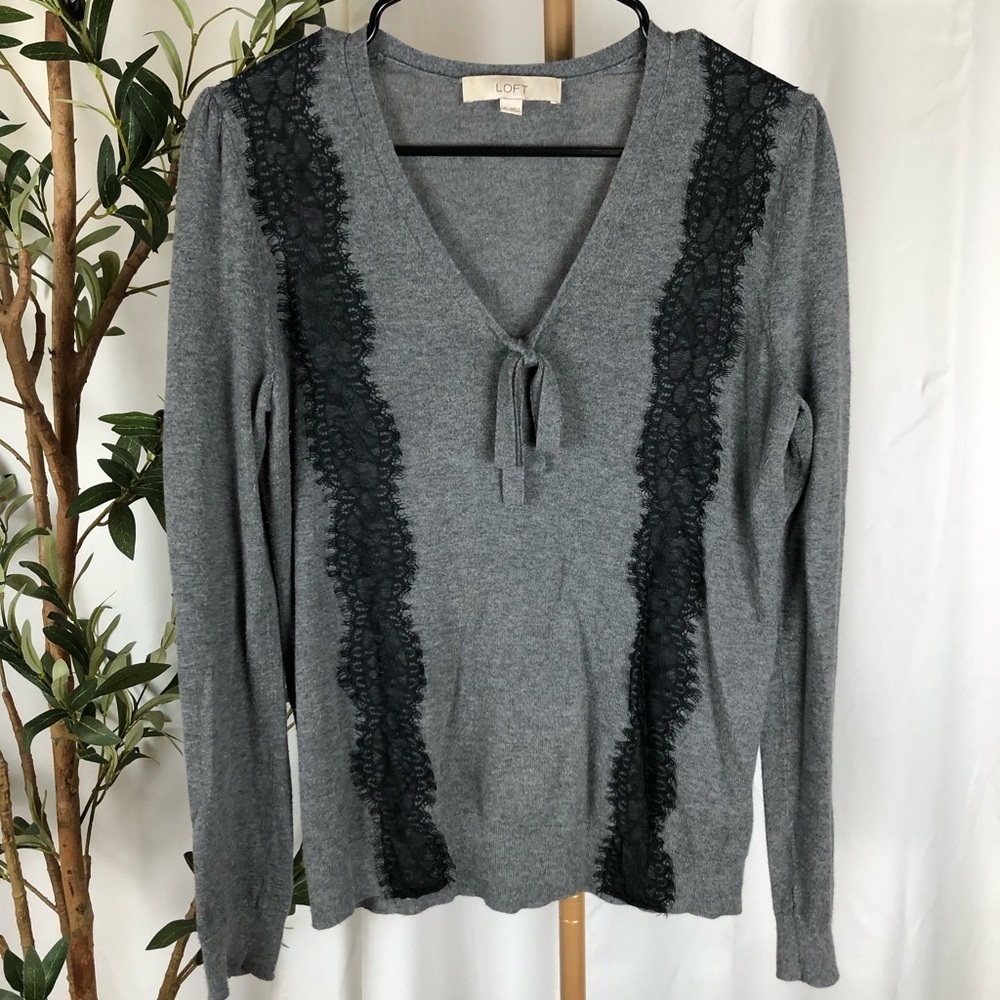 LOFT Heather Gray Knit Top with Lace Detail Sz M (T4)